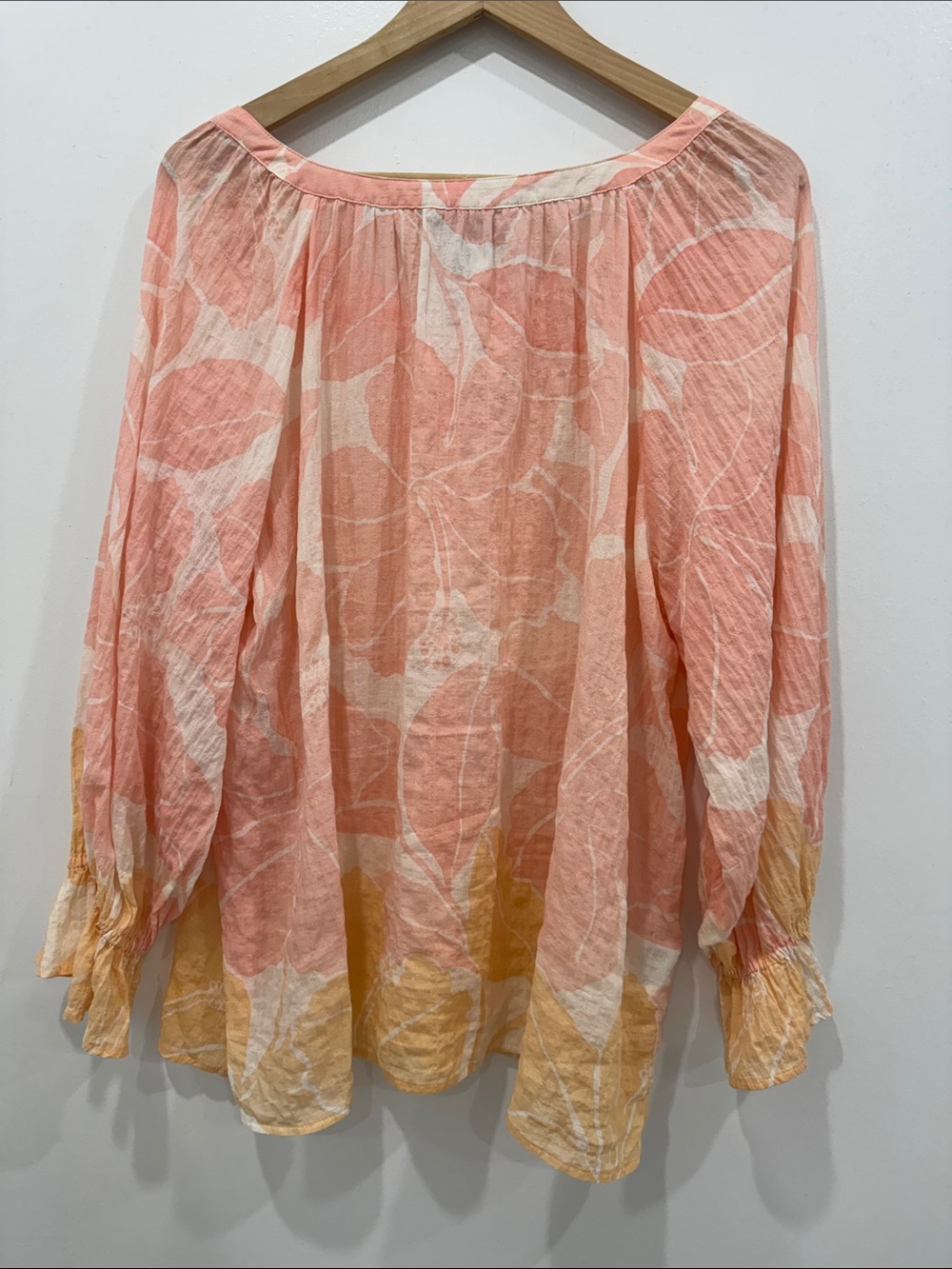 Tommy Bahama Women’s XL Floral V-Neck Tunic Blouse Peach & Gold - Picture 2 of 7